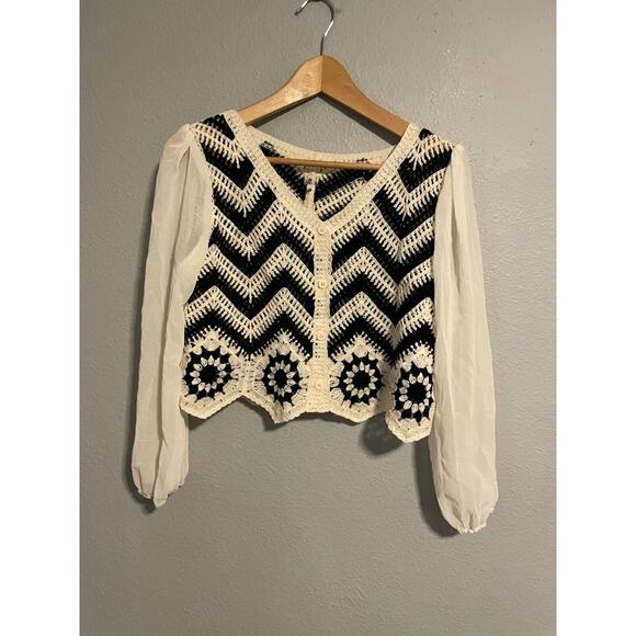 Womens Crop Top Medium Black White Granny Square Crochet Trim Button Up Boho - Picture 1 of 6